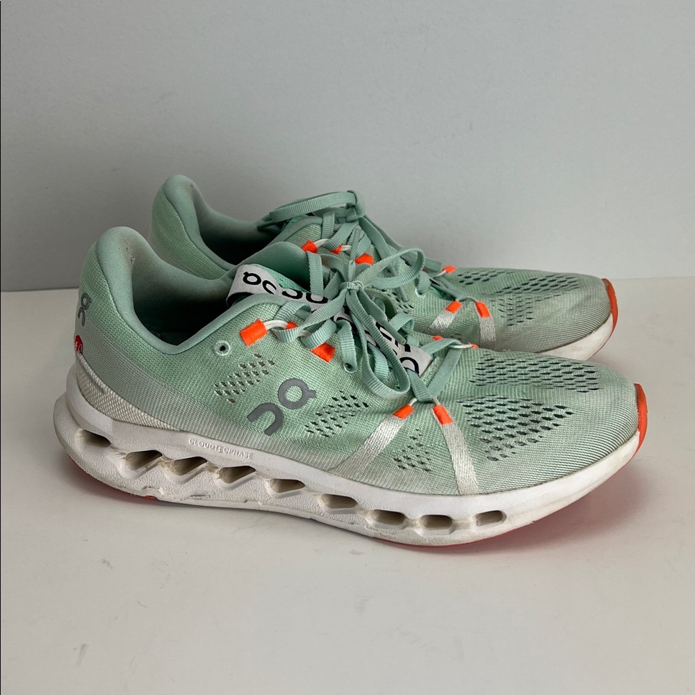 ON Cloudsurfer Creek White Womens 8.5 Running Shoes Sneakers Comfortable